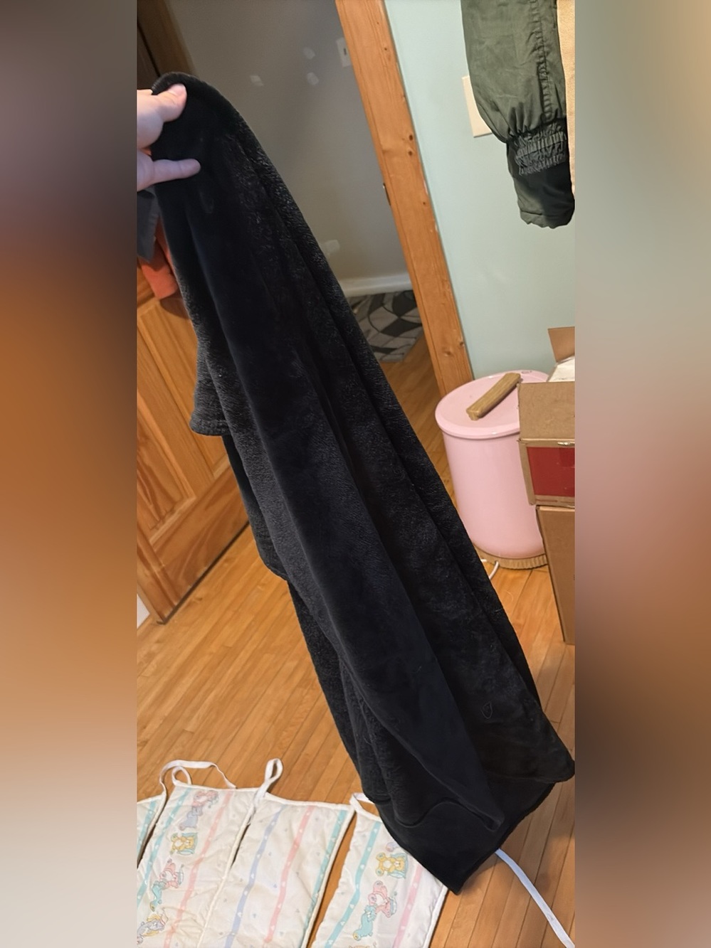 Plush Black Throw Blanket - Cozy Home Comfort